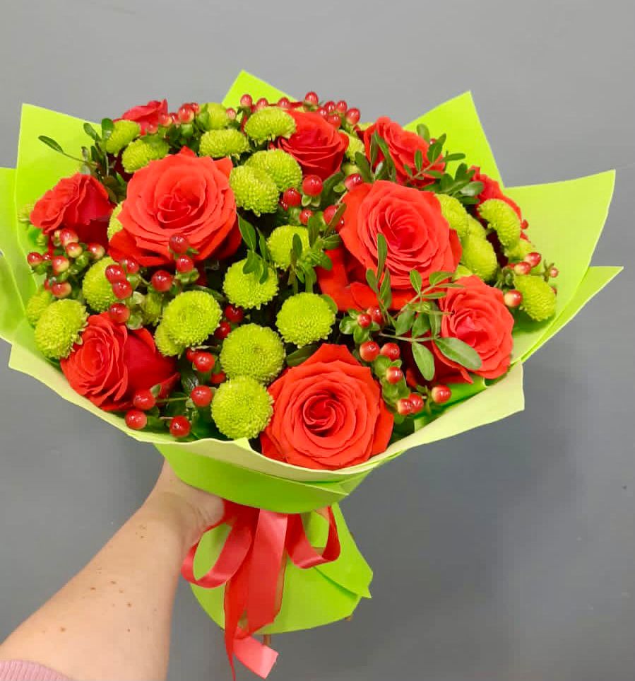 Букет цветов из: Хризантемы и Розы в Богослово