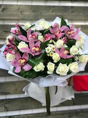 Букет цветов из: Розы и Хризантемы в Богослово