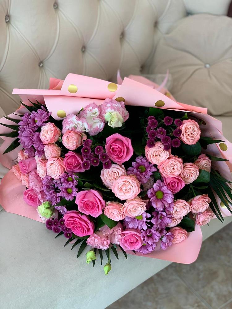 Букет цветов из: Хризантемы, Розы и Лизиантусы в Богослово