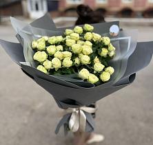 Букет Белые кустовые розы Солинеро в Богослово