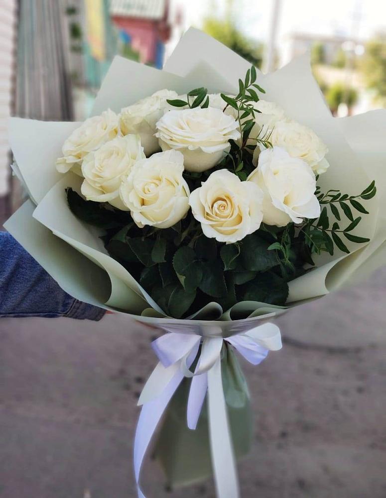 Букет Белые розы Проуд в Богослово