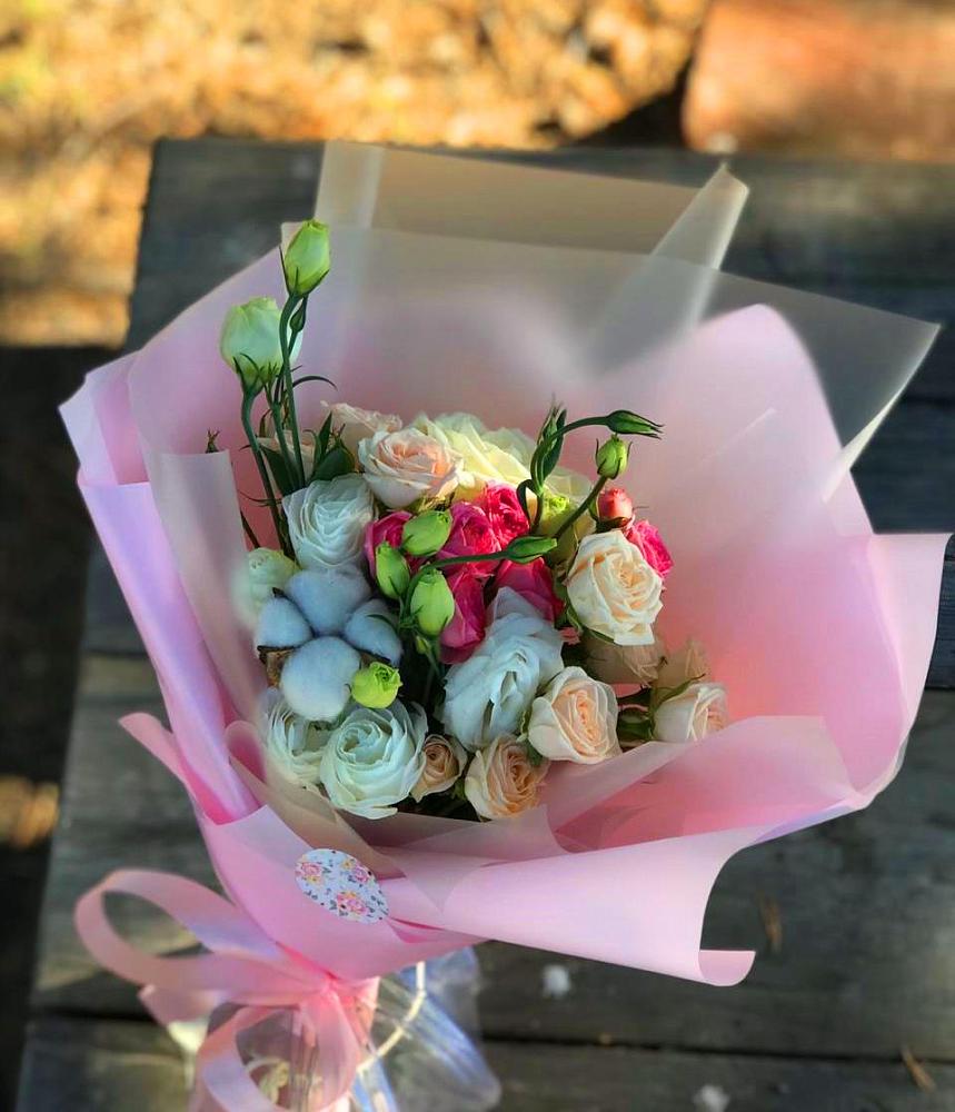 Букет цветов из: Розы и Лизиантусы в Богослово