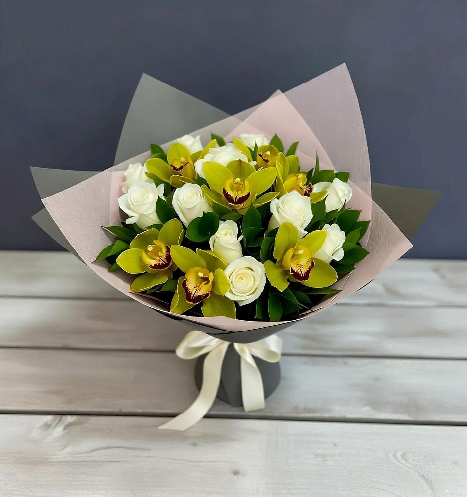 Букет цветов из: Орхидеи и Розы в Богослово