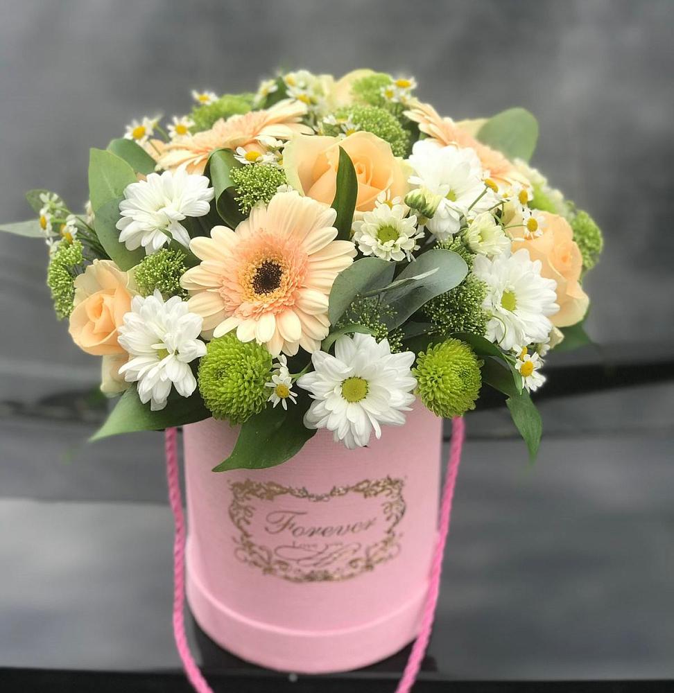 Цветочная композиция из Розы, Герберы и Хризантемы в шляпной коробке в Богослово