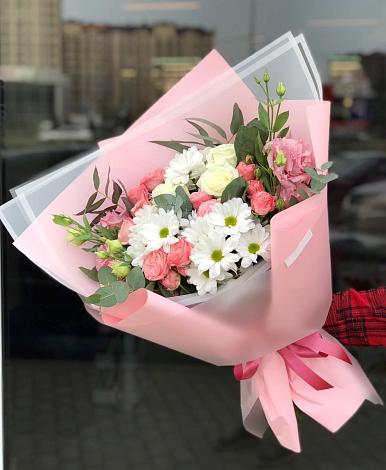 Букет цветов из: Розы, Лизиантусы и Хризантемы в Богослово